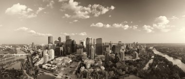 Günbatımında Calgary 'nin panoramik hava manzarası, Alberta - Kanada.