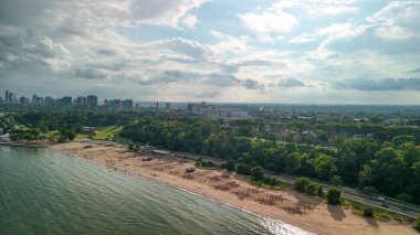 Milwaukee, Wisconsin 'deki Bradford Sahili' nin hava manzarası..