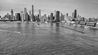 Güzel bir yaz gününde Donanma İskelesinden Chicago 'nun hava manzarası.