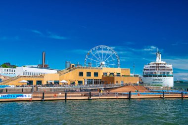 Helsinki, Finlandiya - 4 Temmuz 2017: Şehir limanında seyahat gemileri.