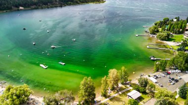Windermere Gölü 'nün havadan görünüşü, BC - Kanada