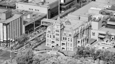 Calgary, Kanada - 10 Temmuz 2024: Calgary Belediye Binası hava manzarası.