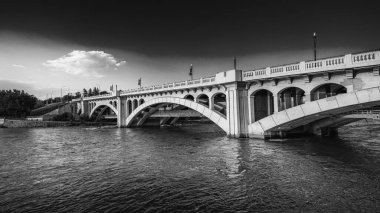 Güzel bir yaz günbatımında Calgary rıhtımı, Alberta - Kanada