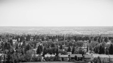 Calgary şehir merkezinin tepesinden ufuk çizgisi.