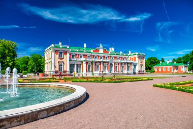 Tallinn, Estonya - 15 Temmuz 2017: Kadriorg Sarayı ve Bahçeler.