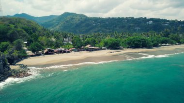 Lombok, Endonezya 'daki Batu Bolong Tapınağı' nın hava görüntüsü.