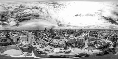 Milwaukee, Wisconsin şehir merkezi. Bir yaz gününde tam küresel, pürüzsüz hava manzarası 360 derece..
