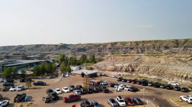 Royal Tyrrell Müzesi 'nin park alanındaki Midland İl Parkı' nın hava görüntüsü, Alberta.