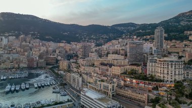 Montecarlo 'da. Gün batımında Monako 'nun gökyüzü manzarası.