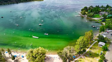Windermere Gölü 'nün havadan görünüşü, BC - Kanada