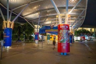 Singapur - 19 Ağustos 2023: Sentosa Resorts 'un dış gece görüntüsü.