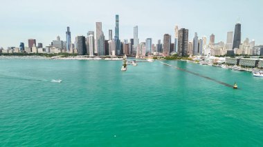 Güzel bir yaz gününde Donanma İskelesinden Chicago 'nun hava manzarası.