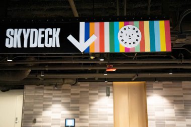 Chicago, IL - 24 Temmuz 2024: Chicago Skydeck Girişi.