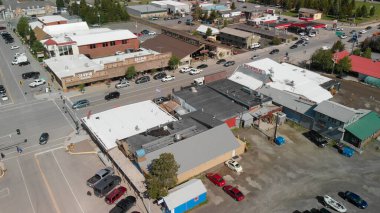 Batı Yellowstone, Montana - 10 Temmuz 2019: Şehir binalarının ve sokakların hava manzarası.