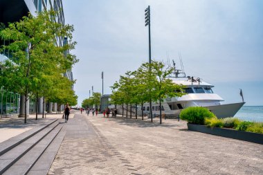 Chicago, IL - 26 Temmuz 2024: Donanma İskelesi Güzel bir yaz sabahı.