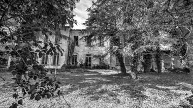 Terk Edilmiş Volterra Tımarhanesi 'nin Keşfi: Unutulan ve Çürüyen Koridorlarda Bir Yolculuk.