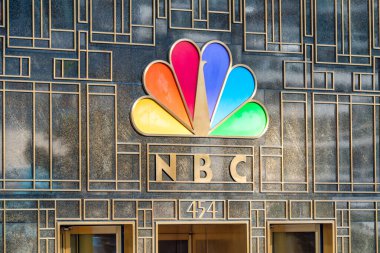 Chicago, IL - 27 Temmuz 2024: NBC Binası giriş işareti.