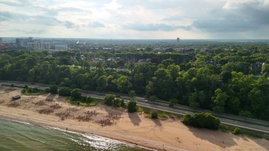 Milwaukee, Wisconsin 'deki Bradford Sahili' nin hava manzarası..