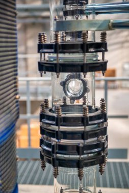 Değerli minerallerin kurtarılması için bir makine. Kimyasal tesis içi.