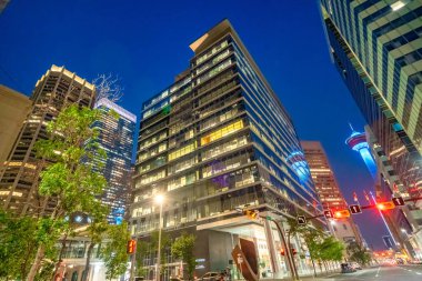 Calgary, Alberta - 22 Temmuz 2024: Calgary şehir merkezindeki gökdelenler.