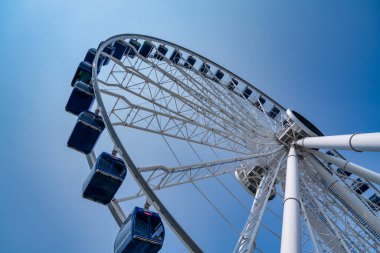 Chicago, IL - 26 Temmuz 2024 Donanma İskelesi boyunca dönme dolap.