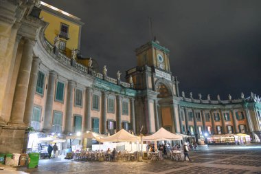 Convitto Nazionale Vittorio Emanuele II gece Napoli, İtalya 'da.
