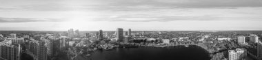 Eola Gölü, Florida boyunca Orlando ufuk çizgisinin panoramik hava görüntüsü