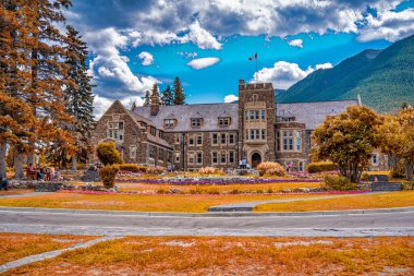 Banff Ulusal Park Yönetimi Yaz Saati Binası.