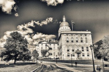 Maine State House, Augusta, ME 'nin tarihi şehir merkezindeki Maine' in başkentidir..