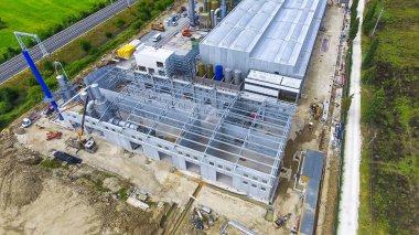 Çalışma Alanında İşçi ve Ekipmanlarla Erken İnşaat Aşaması.