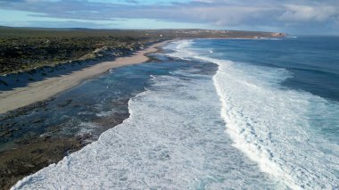 Bahar mevsimi boyunca Batı Avustralya 'daki Kalbarri Sahili ve Kasaba' nın hava manzarası.