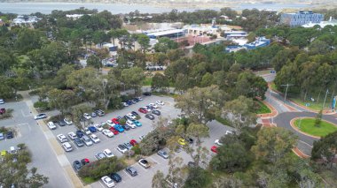 Joondalup Kampüsü, doğal güzelliklerle çevrili dinamik bir üniversite merkezi, yukarıdan görülüyor..