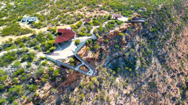Batı Avustralya 'daki Kalbarri Skywalk ve kanyon manzarası..