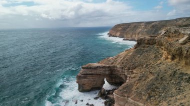 Kalbarri Ulusal Parkı 'ndaki ikonik Doğal Köprü' nün çarpıcı görüntüsü..
