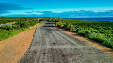 Batı Avustralya 'nın el değmemiş vahşi doğasında arıcılık rezervi için çarpıcı bir hava aracı perspektifi.