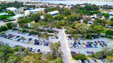 Joondalup Kampüsü, doğal güzelliklerle çevrili dinamik bir üniversite merkezi, yukarıdan görülüyor..