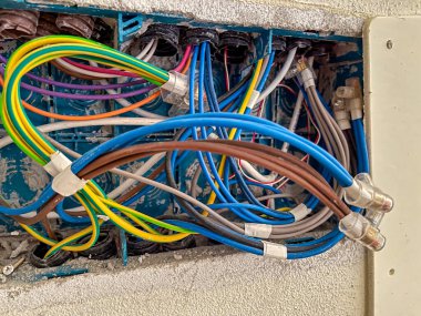 Elektrik kabloları. Yeni Ev 'de Çalışmalarla Yenileme.