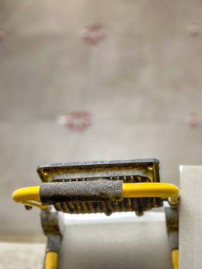 Seramik Döşemeleri Hassas Araçlarla Yüklemek için Adım Adım Ev Geliştirme Kılavuzu.