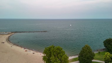 Michigan Gölü, Wisconsin yakınlarındaki Kenosha şehrinin hava manzarası.