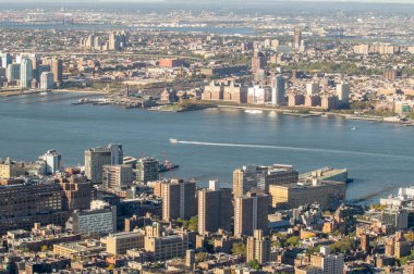Şehir merkezindeki gökdelenlerin çarpıcı hava perspektifi, Manhattan 'ın Kalbini Yakalamak,.