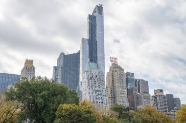 New York City - 25 Ekim 2015: Central Park 'ın Muhteşem Sonbahar Yeşillikleri, Sonbahar Renkleri Manzarası.