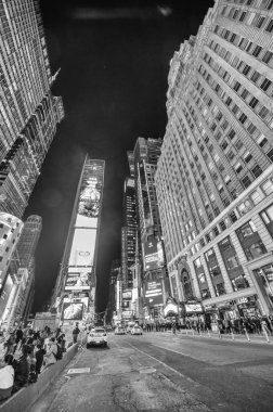 New York City - 24 Ekim 2015: Times Meydanı 'nda Gece Vakti, New York Eğlence ve Kültür Merkezi.