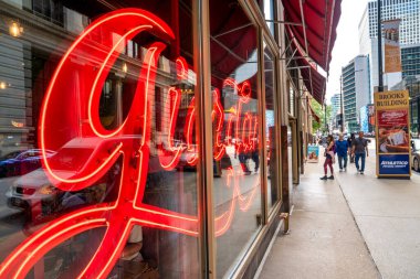 Chicago, IL - 24 Temmuz 2024: Giordano 'nun Chicago şehir merkezine girişi. Burası ünlü bir restoran..