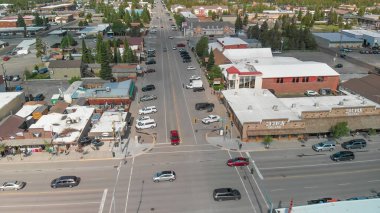 Batı Yellowstone, Montana. Şehir binalarının hava manzarası,