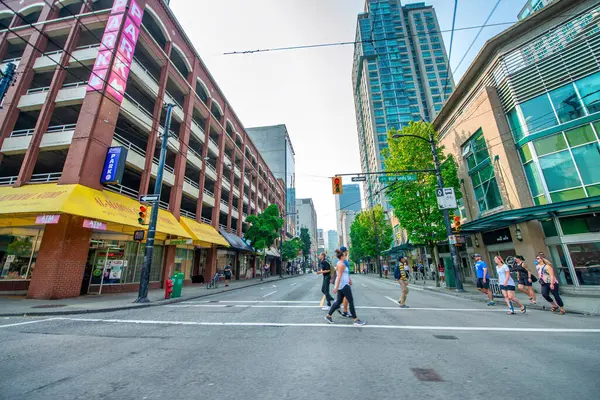 Vancouver, Kanada - 10 Ağustos 2017: Güneşli bir günde Çin Mahallesi 'nin renkli buidlings' i.