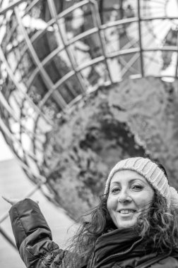 Columbus Circle New York 'ta mutlu bir kadın..