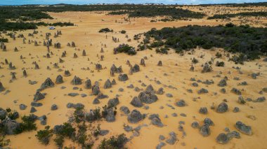 Günbatımında Pinnacles Çölü 'nün havadan görünüşü, Batı Avustralya.