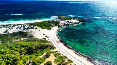 Yukarıdan Jurien Körfezi 'nden Sandy Cape Reserve: Turkuaz suları ve kumlu kıyıları olan sakin bir kaçış.
