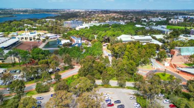 Joondalup Kampüsü 'nün havadan görünüşü, Batı Avustralya' da modern mimari ve yeşil alanlar sergileniyor..