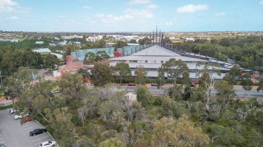 Joondalup Kampüsü, doğal güzelliklerle çevrili dinamik bir üniversite merkezi, yukarıdan görülüyor..